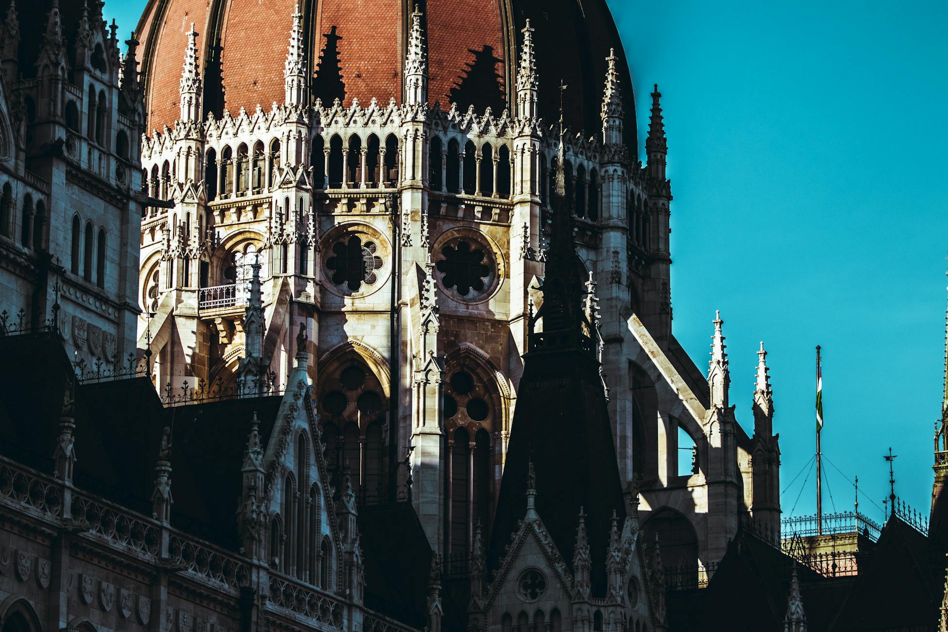 mysteryhotelbudapest.com